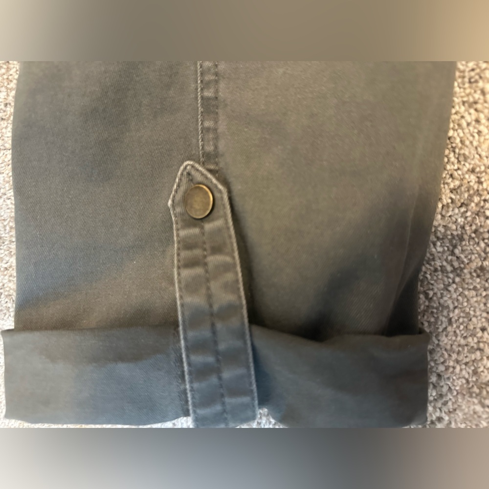 Democracy Sage Green cropped Cargo Pants  Size 12 - Picture 5 of 10